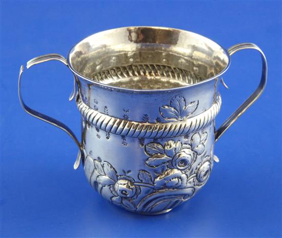 An early George III silver porringer, 2.5 oz.